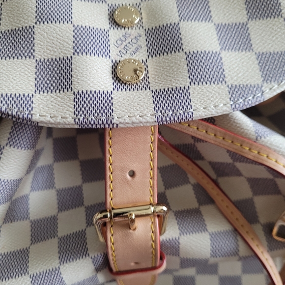 Woman's Purse - Picture 7 of 16